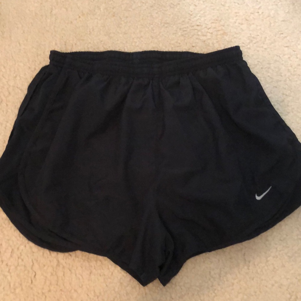 LARGE BLACK NIKE RUNNING SHORTS